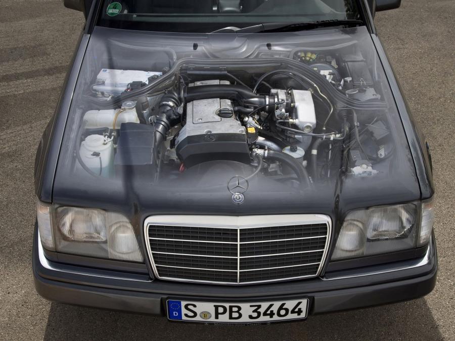  Mercedes-Benz E220 Cabriolet 1993 года  (фото 2 из 27)